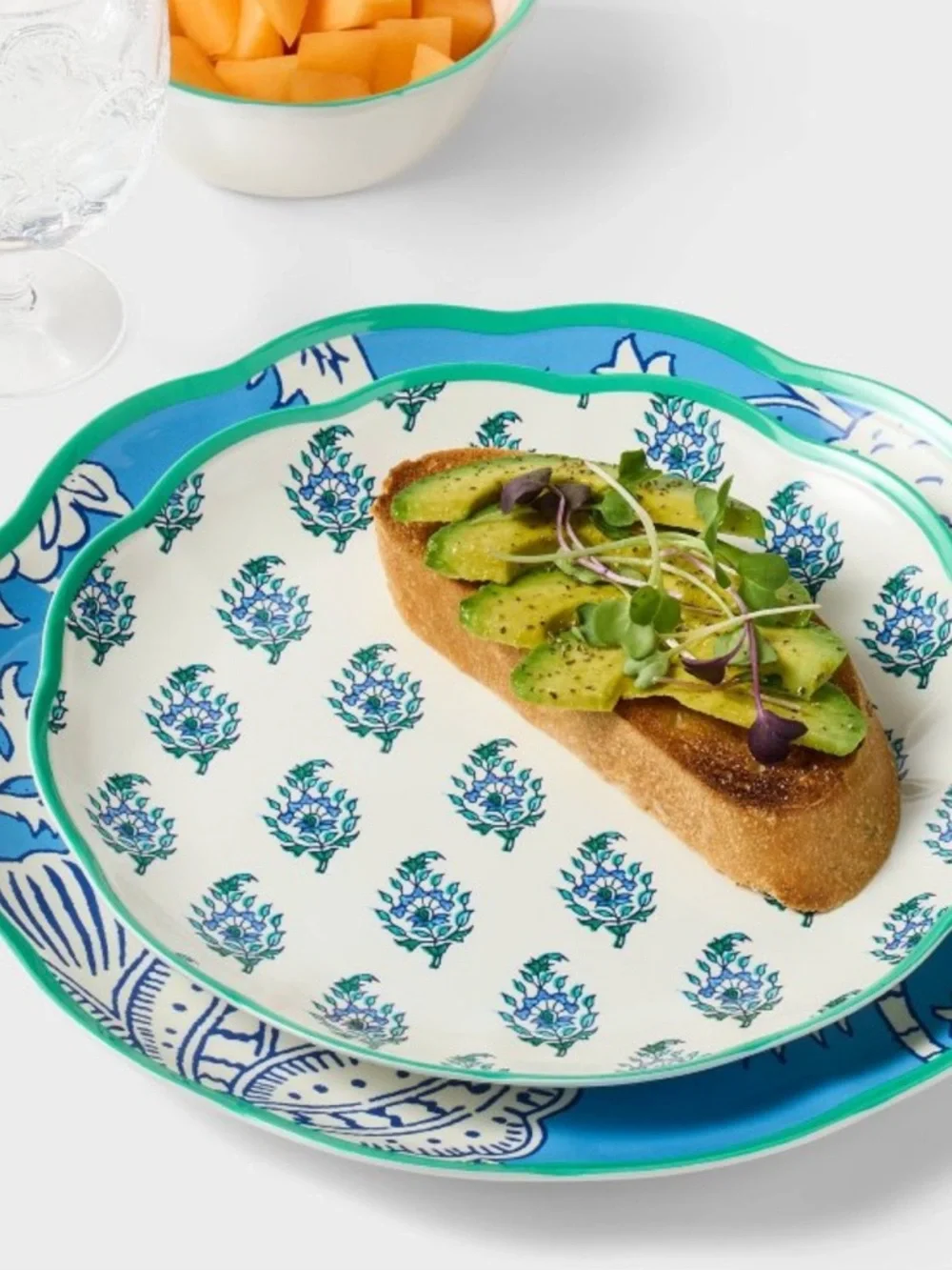 ROLLER RABBIT NWT 4pc Floral Vines Melamine Dinner Plates Blue - Picture 2 of 5